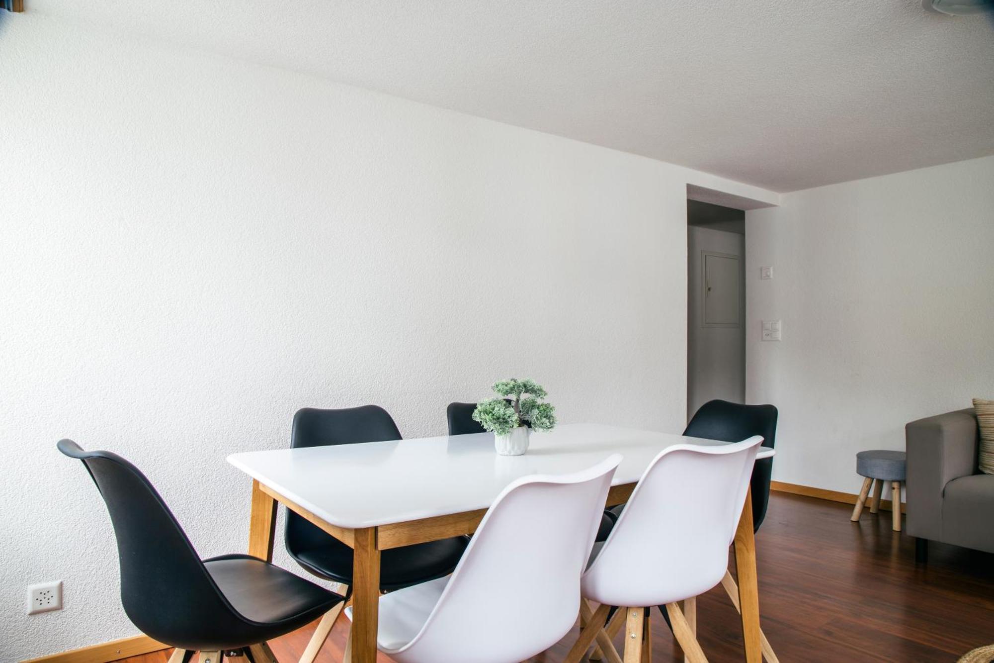 Nimbuzzz Apartments Unterseen Phòng bức ảnh