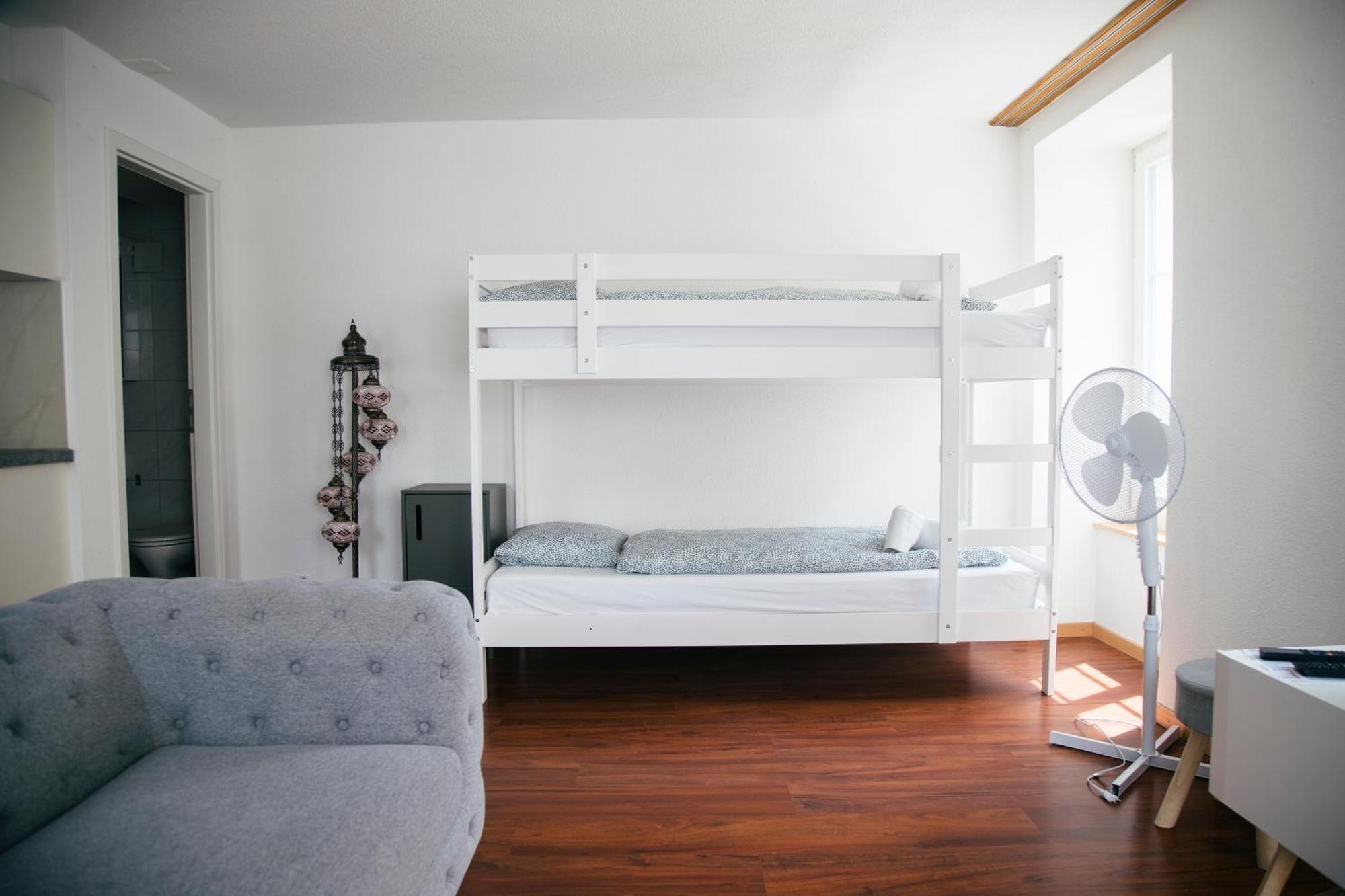 Nimbuzzz Apartments Unterseen Phòng bức ảnh